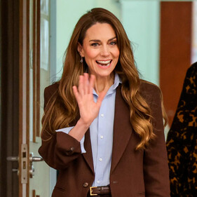 Кейт Миддлтон сменила лодочки на трендовые шоколадные лоферы