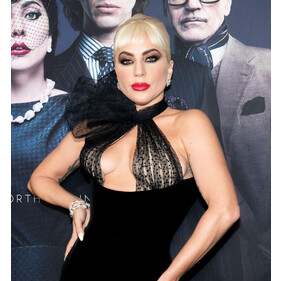Подчеркнула формы: Леди Гага пришла на премьеру фильма «Дом Gucci» в платье с прозрачным лифом