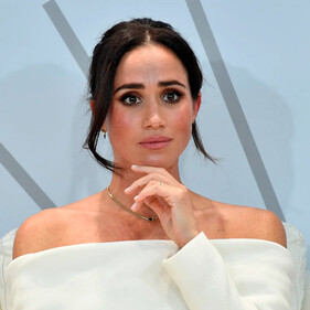 Обзванивает больницы: Меган Маркл пытается восстановить отношения с отцом