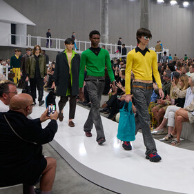 Сюрреализм и молодость: Prada весна-лето 2025 Menswear