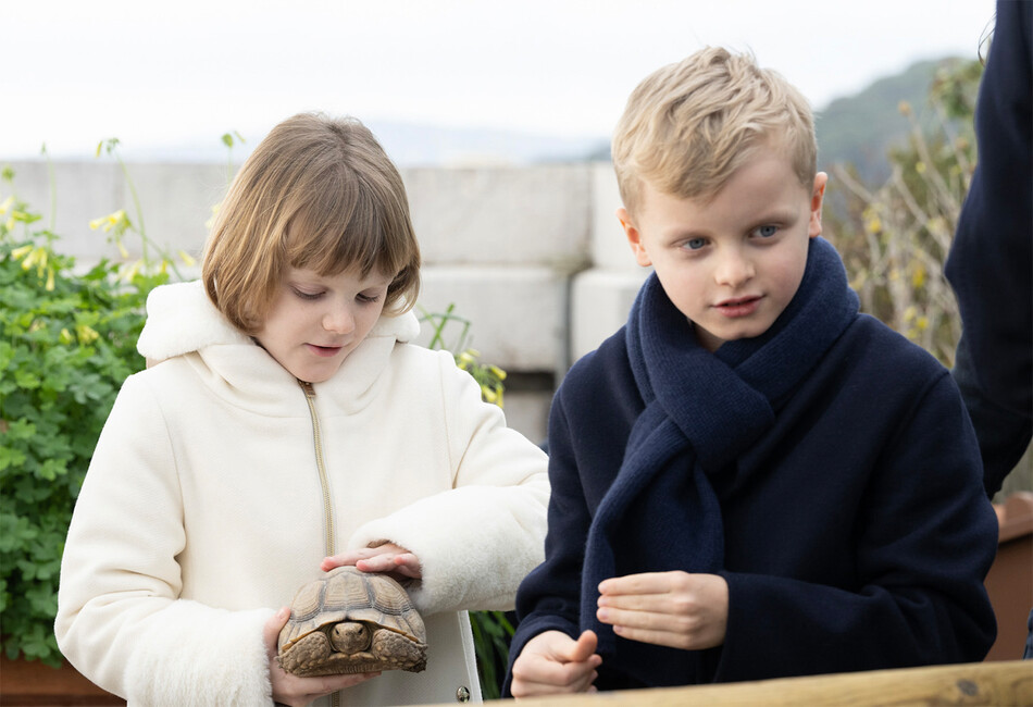 Принцесса Габриэлла и принц Жак приняли участие в обучении несовершеннолетних черепашек 10 ноября 2022г., Монако