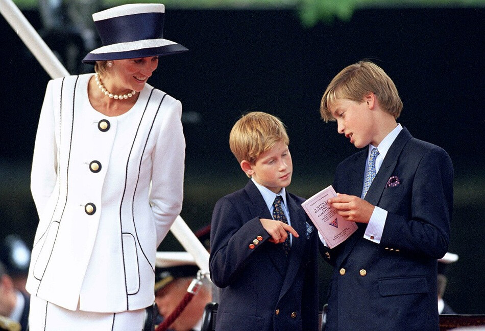 Принцесса Диана с сыновьями принцем Уильямом и принцем Гарри