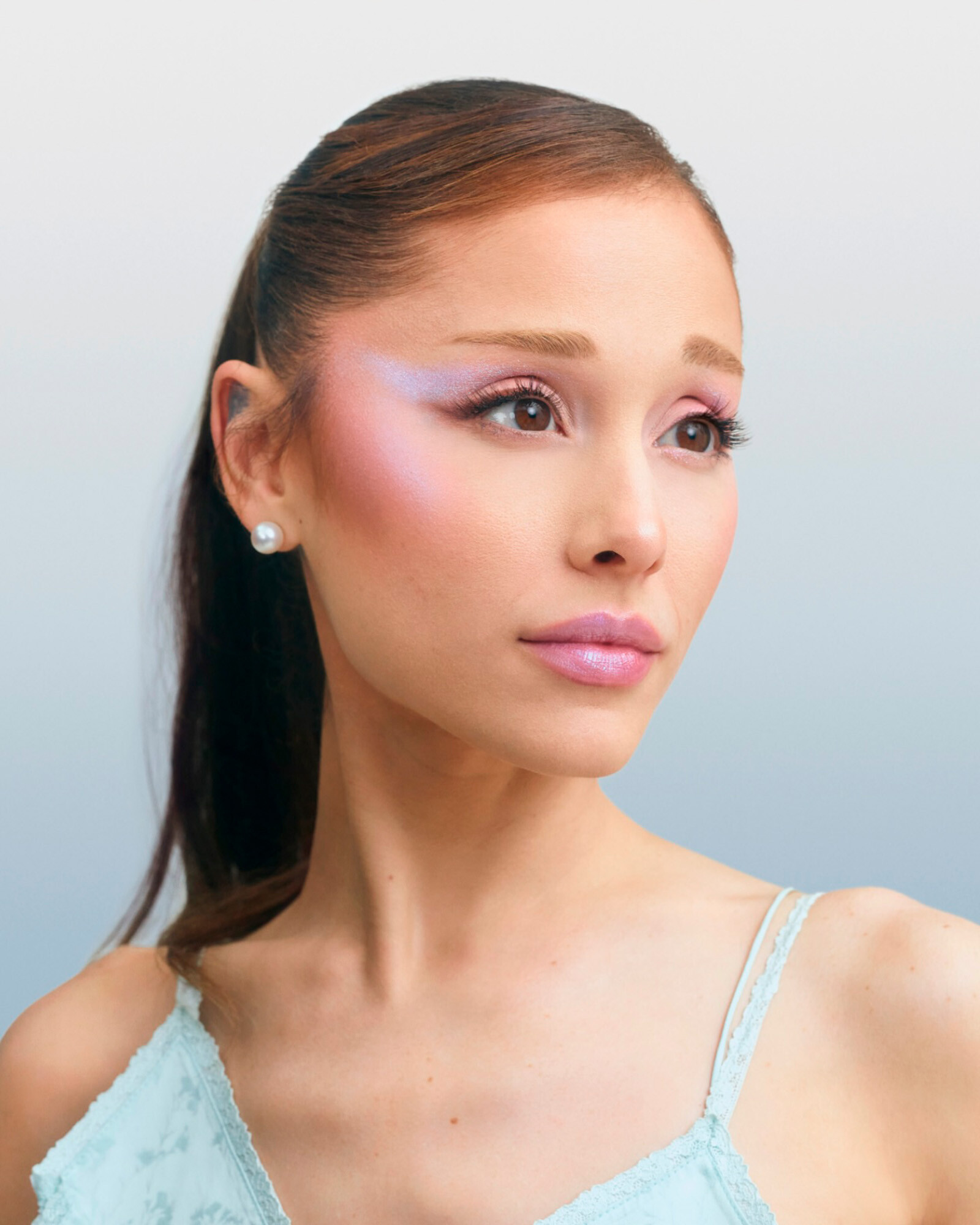 Ариана Гранде анонсировала новый альбом Petal