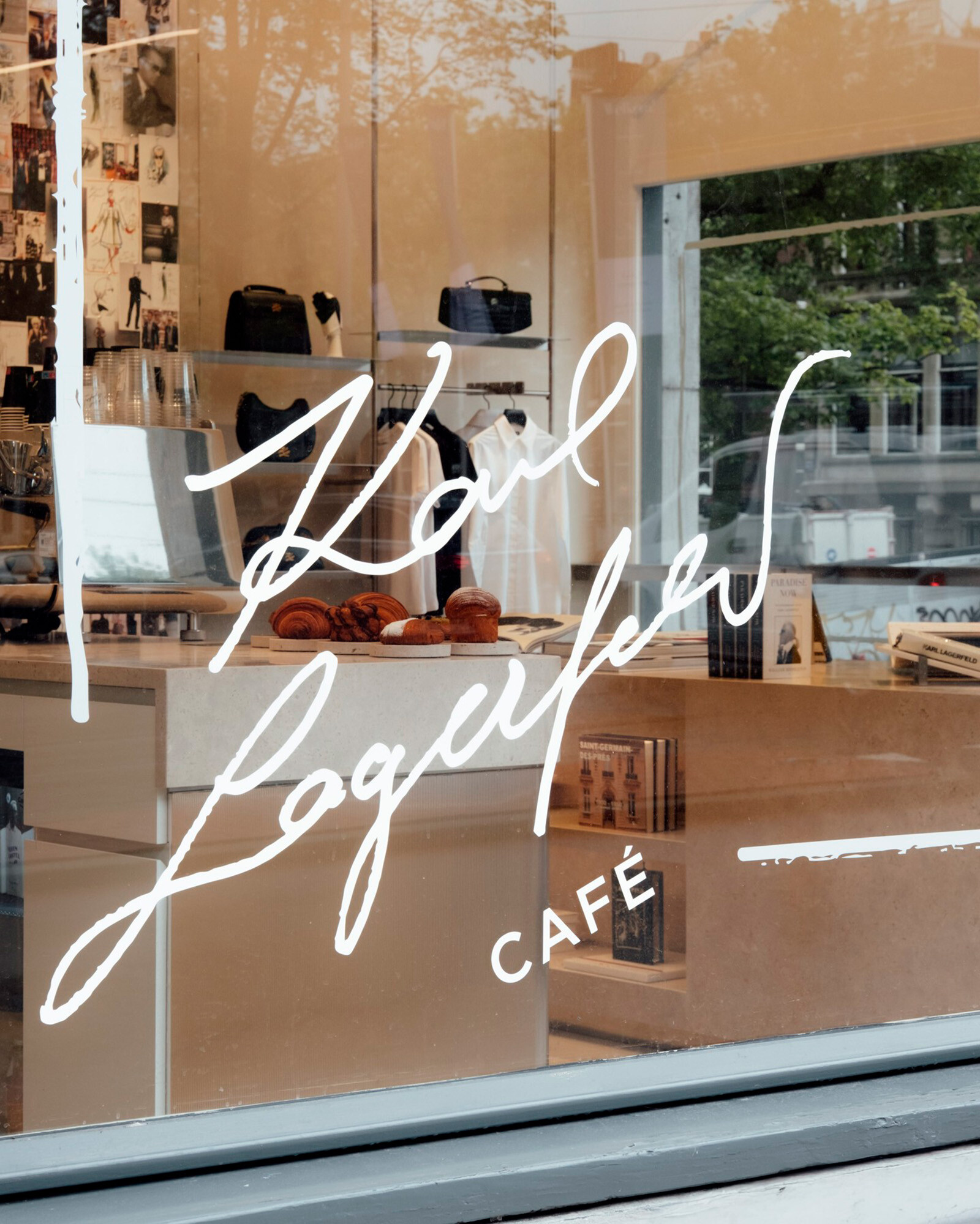 Karl Lagerfeld открыл первое фирменное кафе в Амстердаме