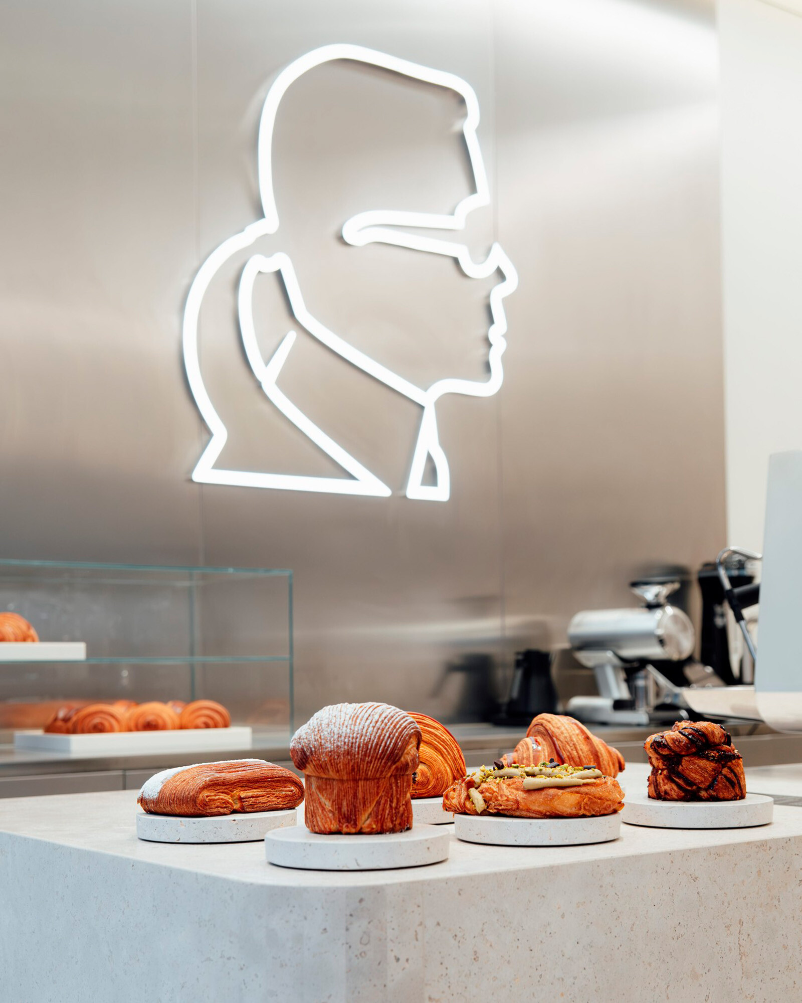 Karl Lagerfeld открыл первое фирменное кафе в Амстердаме