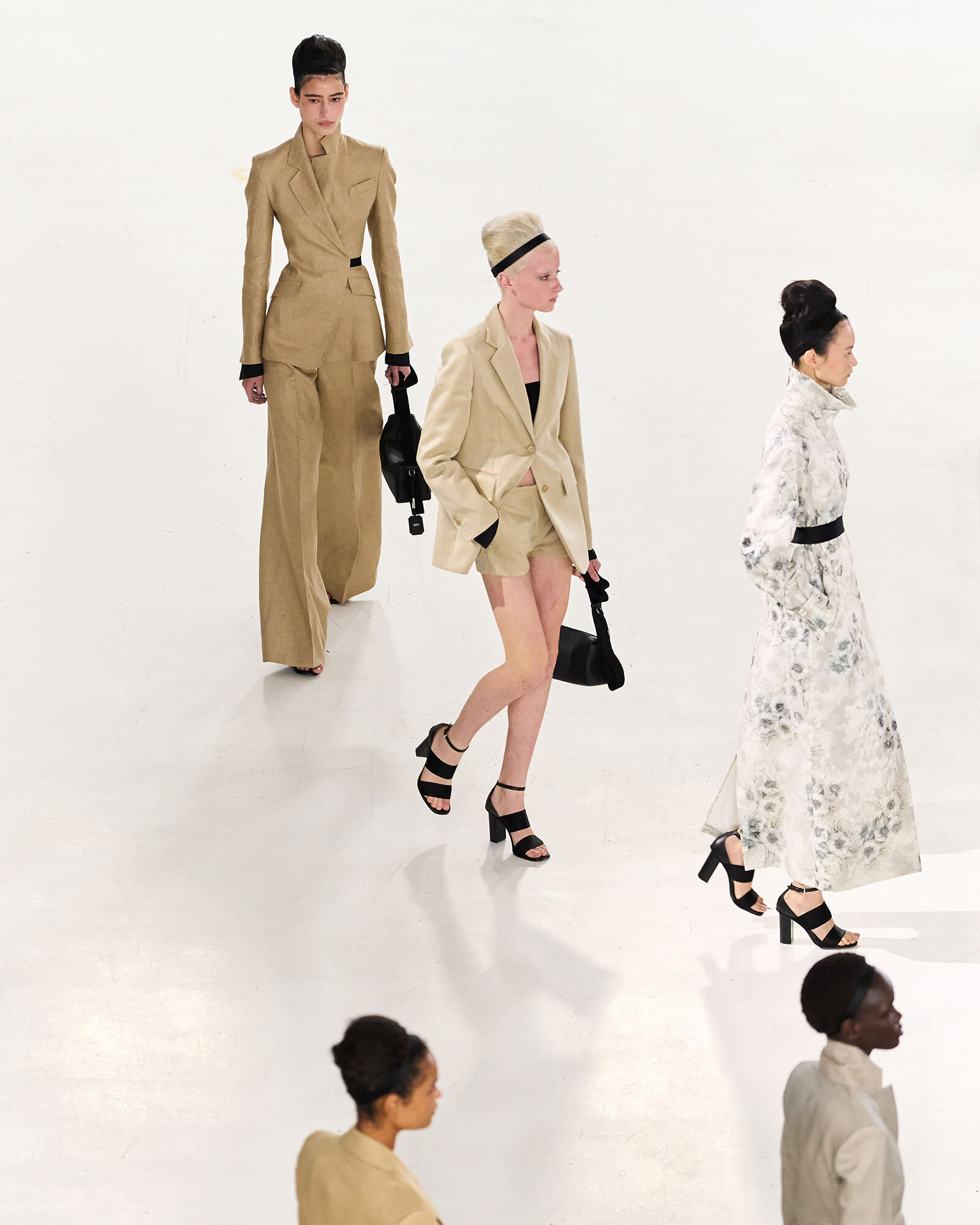 Max Mara представили коллекцию весна-лето 2026 с романтичным флёром