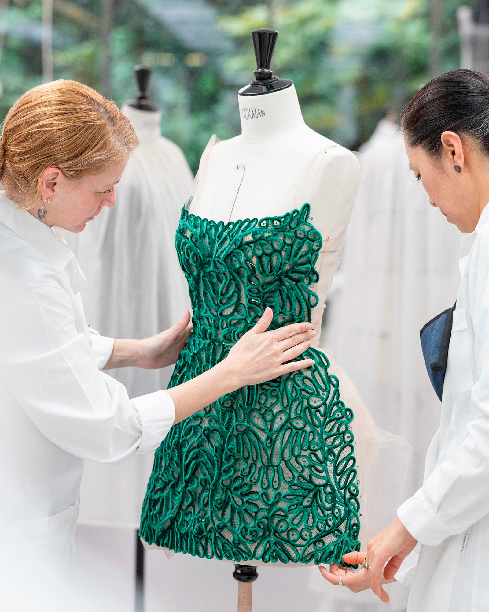 Федерация высокой моды смягчила правила производства одежды haute couture