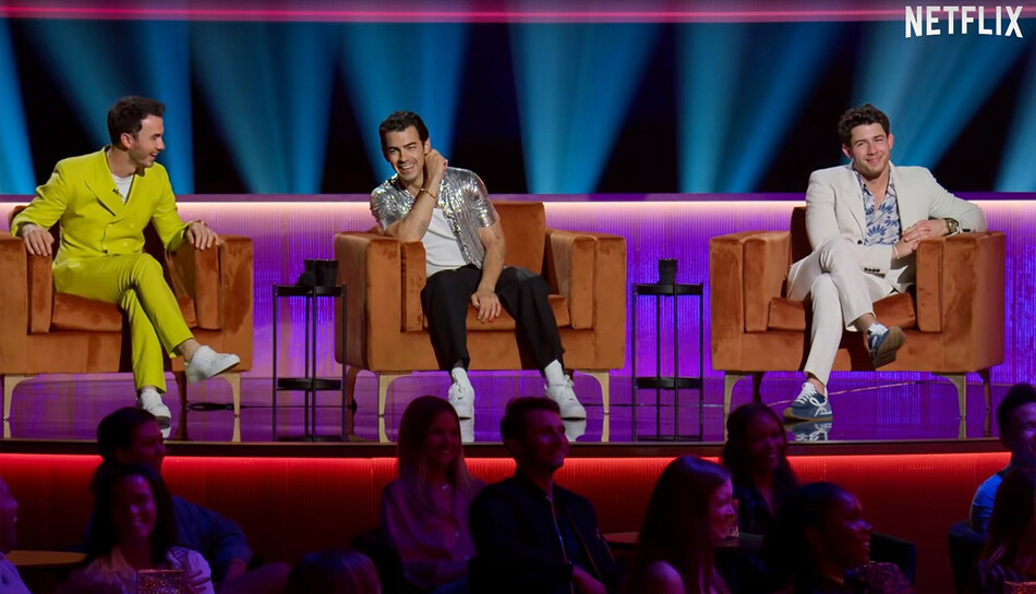 Братья Джонас принимают участие в спецвыпуске Jonas Brothers Family Roast от Netflix, 2021