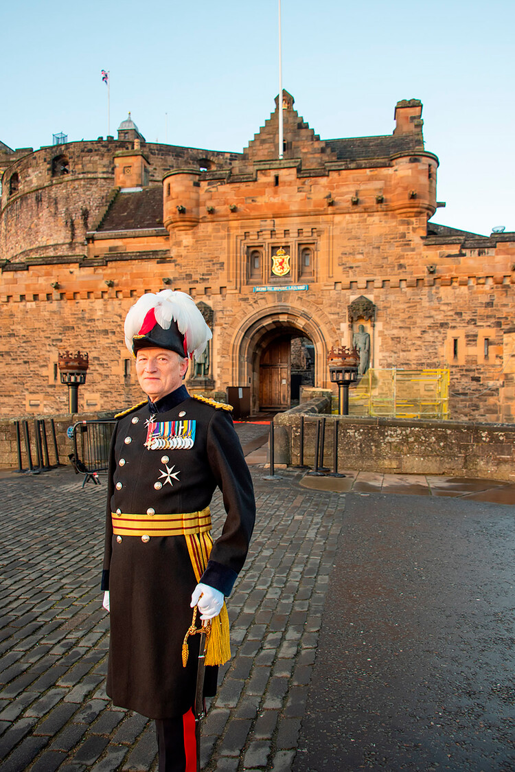 Генерал-майор Аластер Брюс в Эдинбургском замке 28 июня 2021 года в Эдинбурге, Шотландия