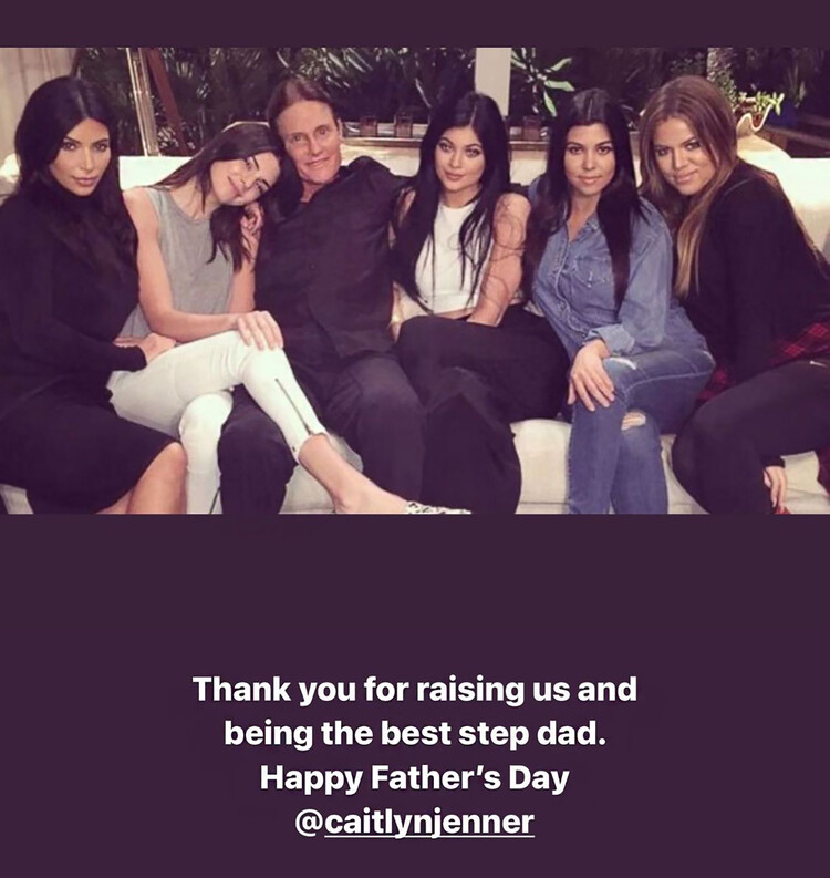 Сторис Ким Кардашьян в Instagram с поздравлением Кейтлин Дженнер с Днём отца, 19 июня 2022 года