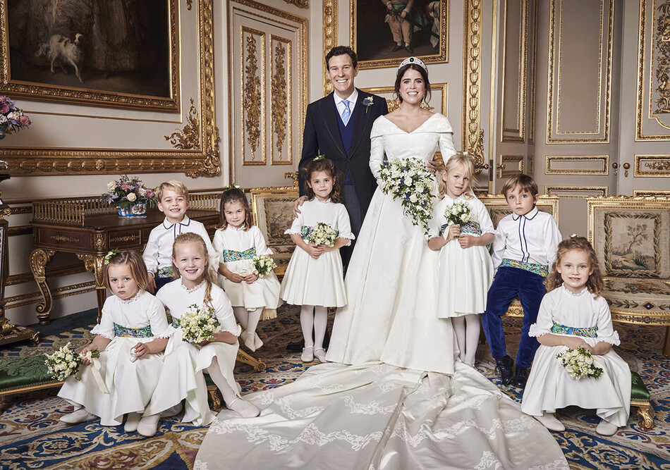Саванна Филлипс с другими королевскими детьми на официальной свадебной фотографии принцессы Евгении Йоркской и Джека Бруксбэнка в Виндзоре 12 октября 2018 года, Лондон, Англия