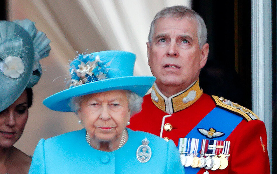 Почему королева Елизавета II отказалась лишать принца Эндрю последнего титула?