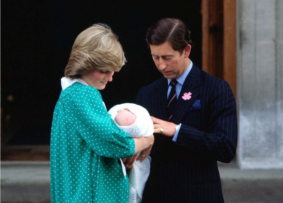 Принц Чарльз и Диана с новорожденным принцем Уильямом