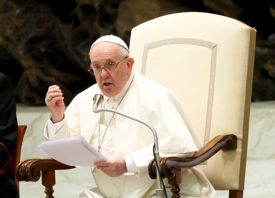 Папа Франциск проводит проповедь во время еженедельной аудиенции в Зале Павла VI 26 января 2022 года в Ватикане, Ватикан