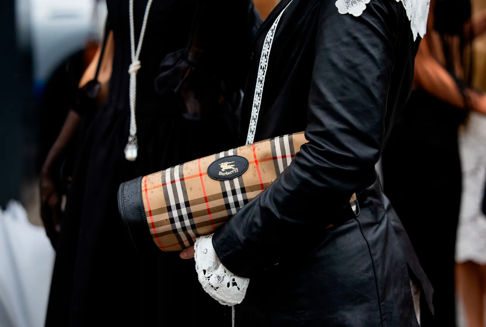 Burberry уже изменил стратегию