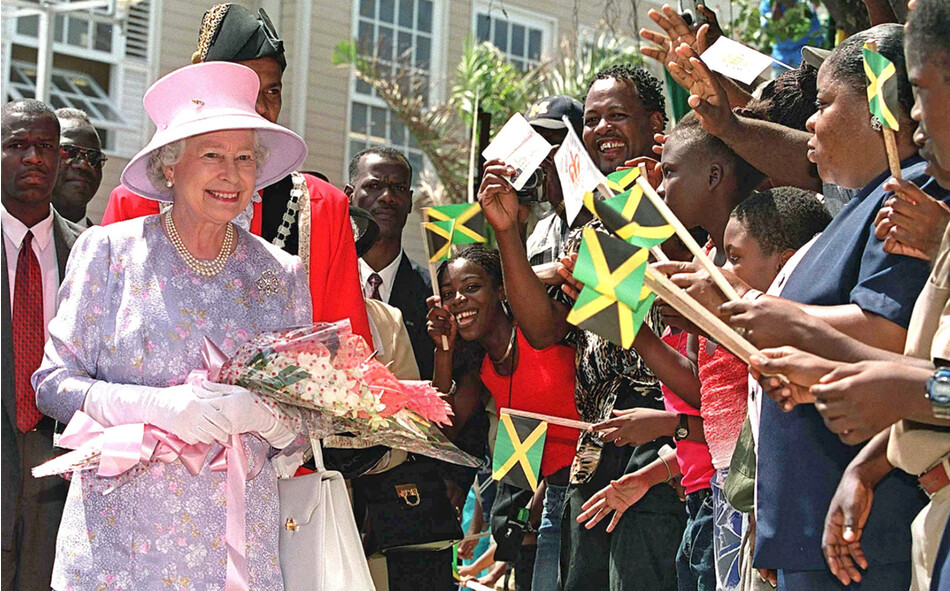 Ее Величество Королева Елизавета II в Монтего - Бей, Ямайка в 2002 году