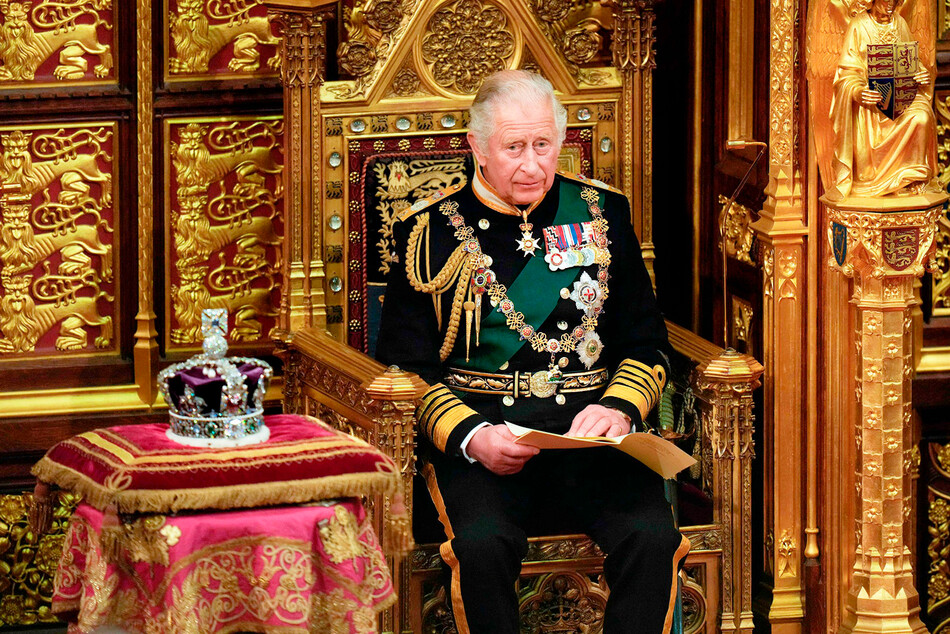 Принц Чарльз, принц Уэльский, после прочтения речи королевы в Палате лордов во время государственного открытия парламента в здании парламента в Лондоне, 10 мая 2022 года