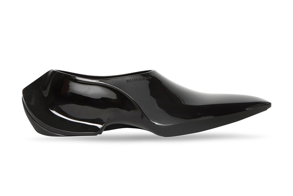 Balenciaga открыли предзаказ на резиновую обувь 