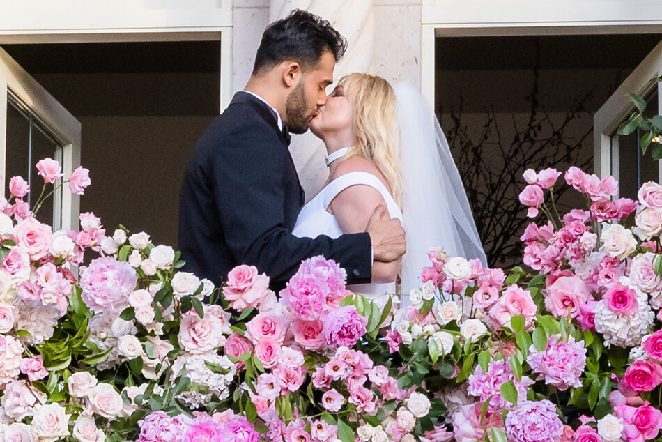 Бритни Спирс поделилась романтичными видео со своей свадьбы с Сэмом Асгари