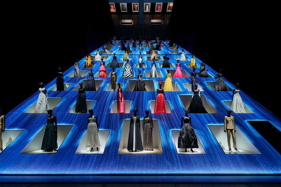 Dior открыл выставку-ретроспективу в Музее современного искусства в Токио