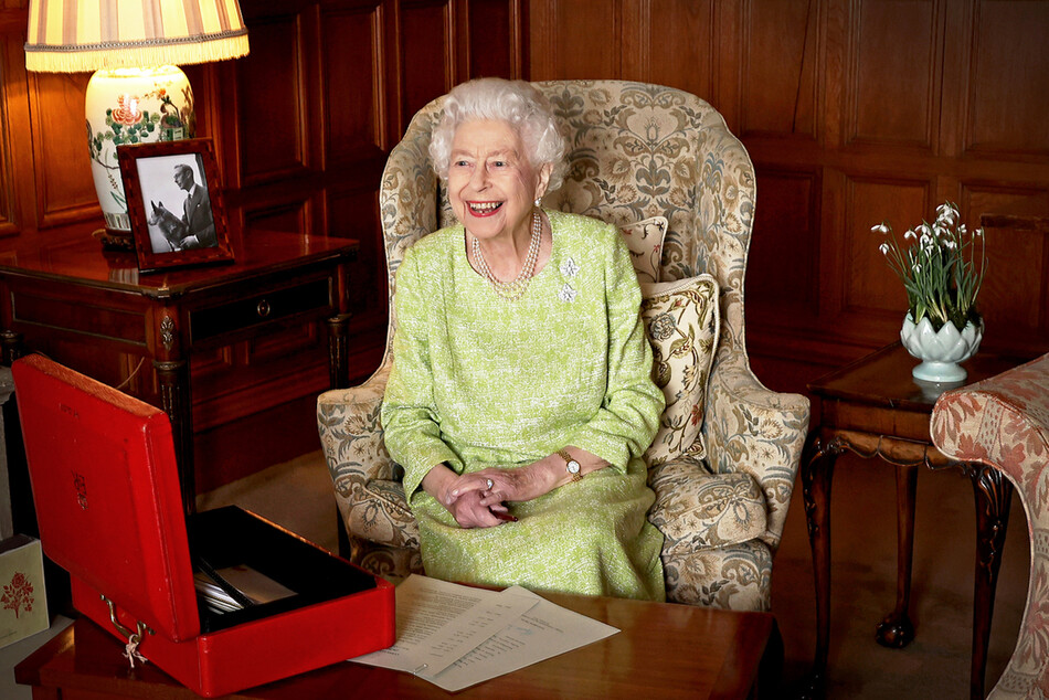 Королева Елизавета II представила миру исторический портрет