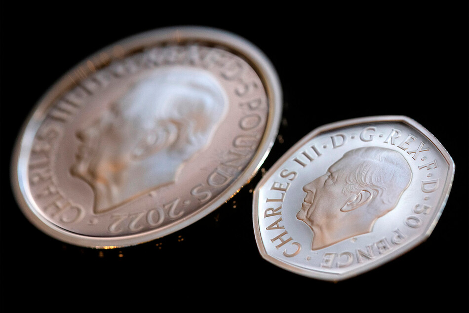 Королевский монетный двор представил первые монеты с изображением Карла III