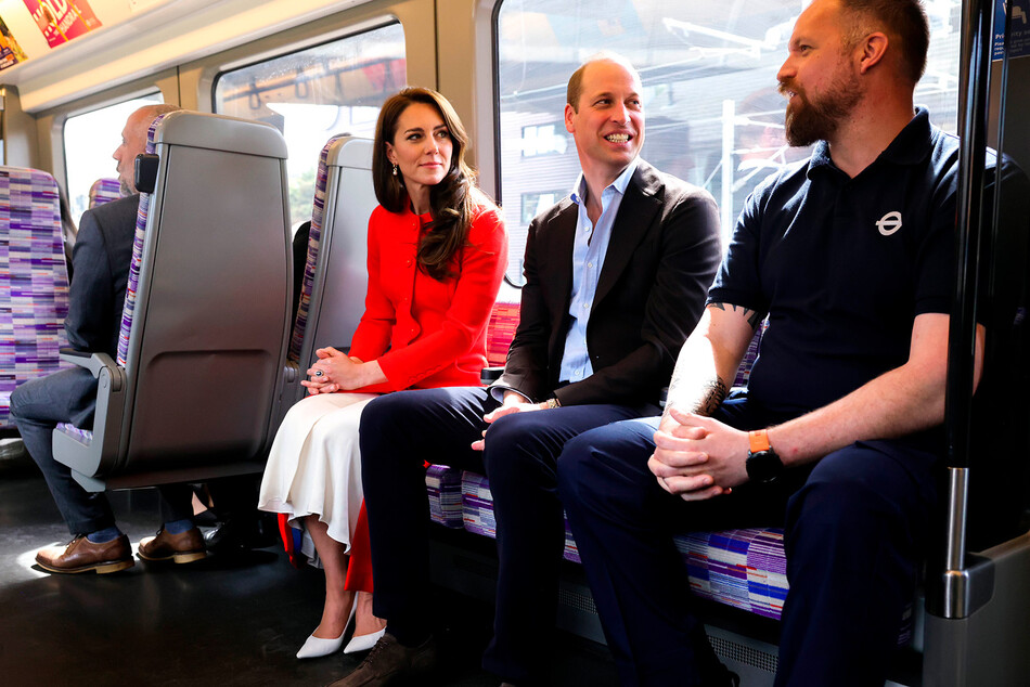 Кейт Миддлтон и принц Уильям едут в метро