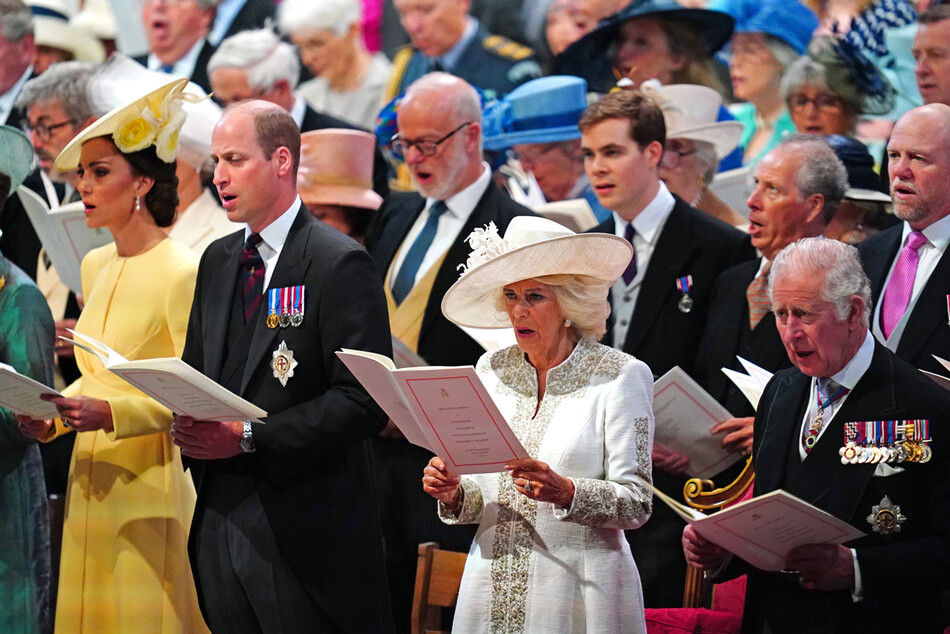 Принцесса Анна, Кейт Миддлтон, принц Уильям, Камилла Паркер-Боулз и принц Чарльз во время Национальной службы благодарения в соборе Святого Павла в Лондоне, во второй день Празднование платинового юбилея королевы Елизаветы II, 2022