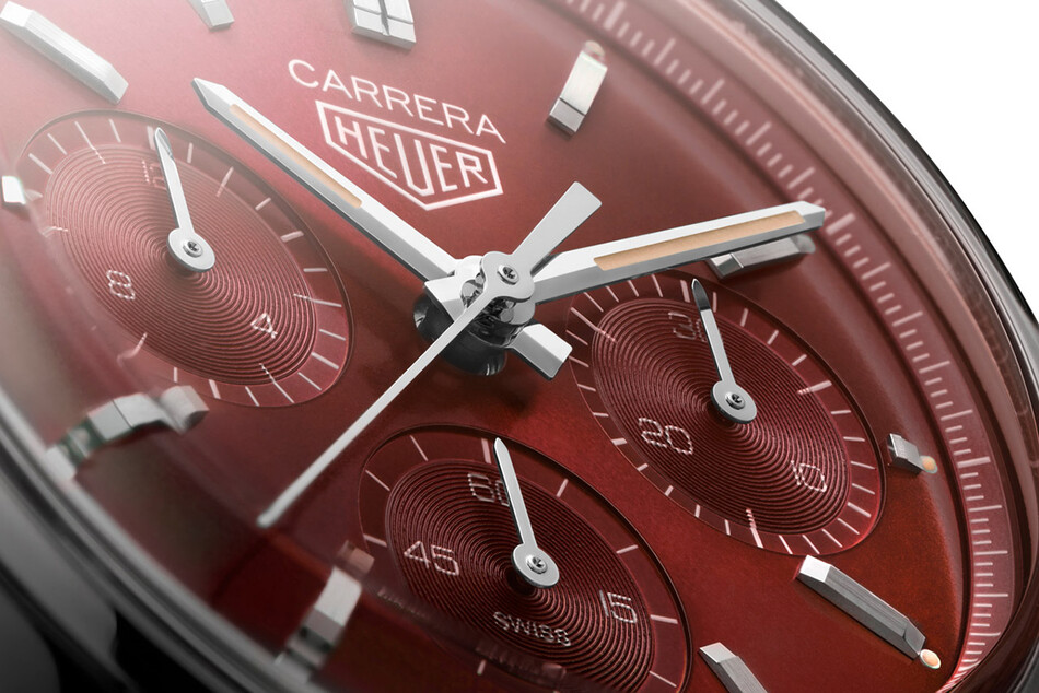 TAG Heuer представляет лимитированную серию часов Carrera с пурпурным циферблатом