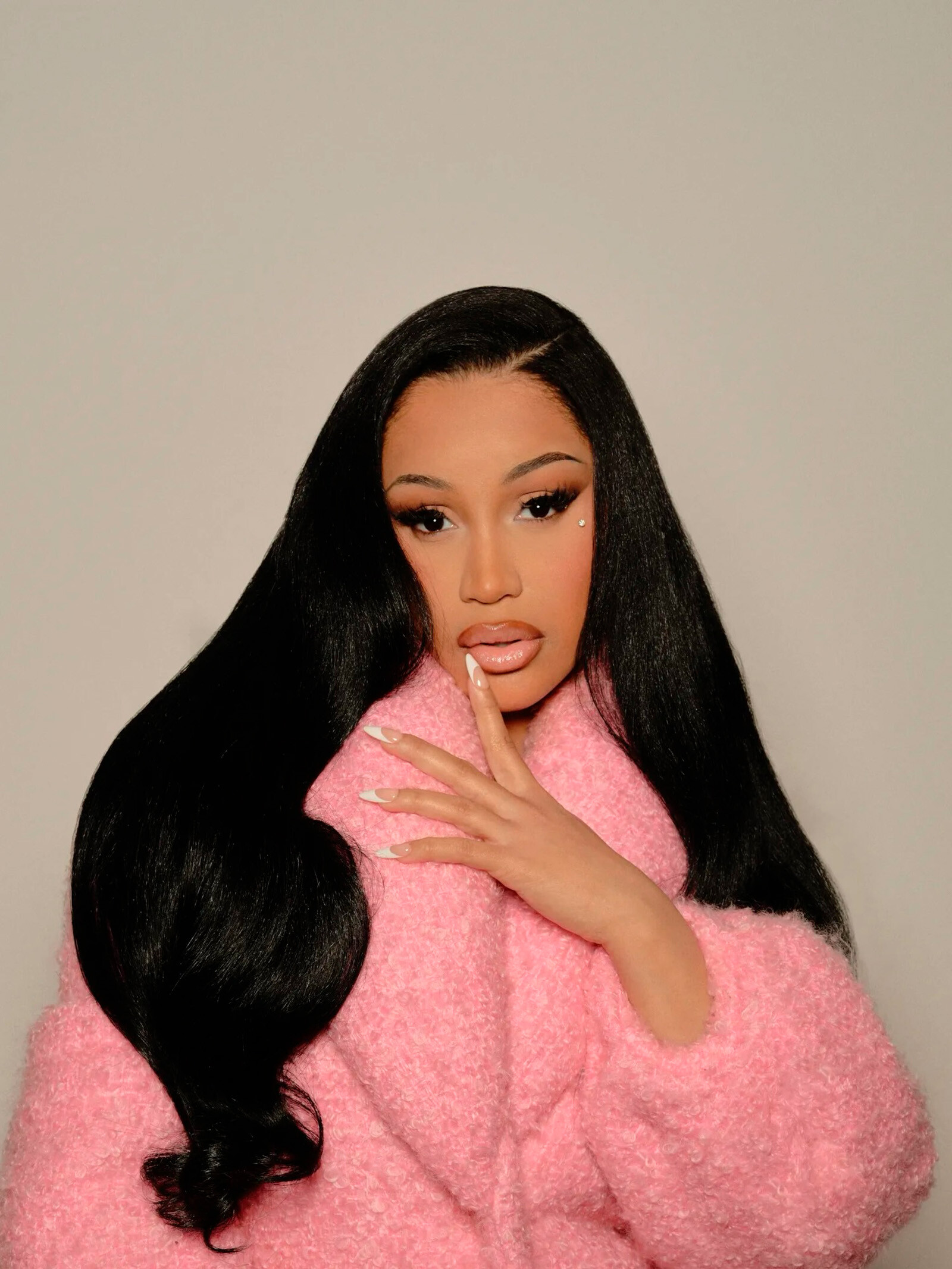 Карди Би запустила собственный бренд для волос Grow-Good Beauty