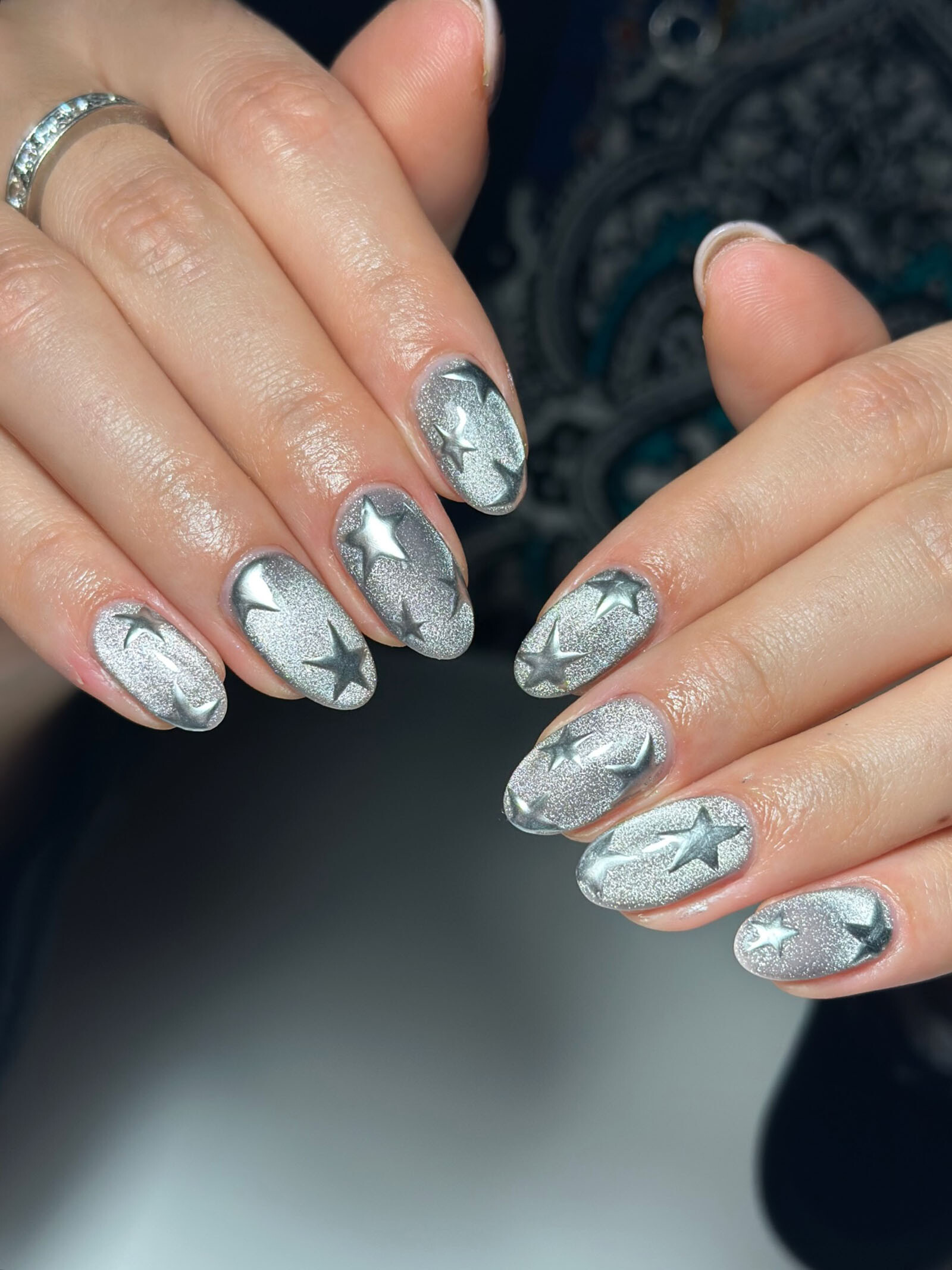 7 трендовых идей маникюра на зиму 2025