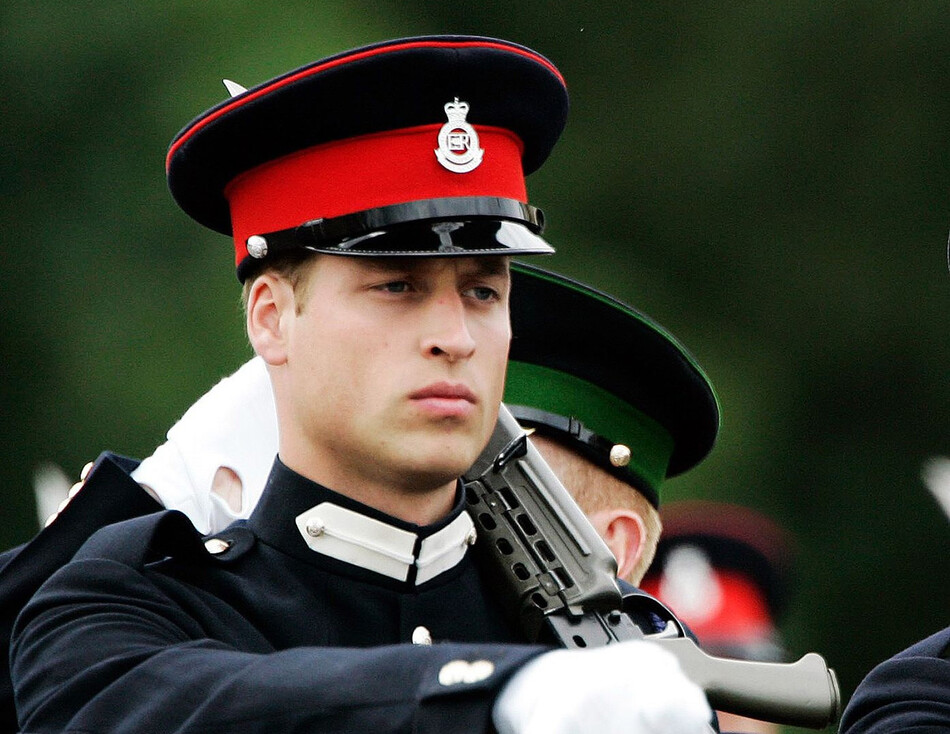 Принц Уильям во время парада в военной академии Сандхерст