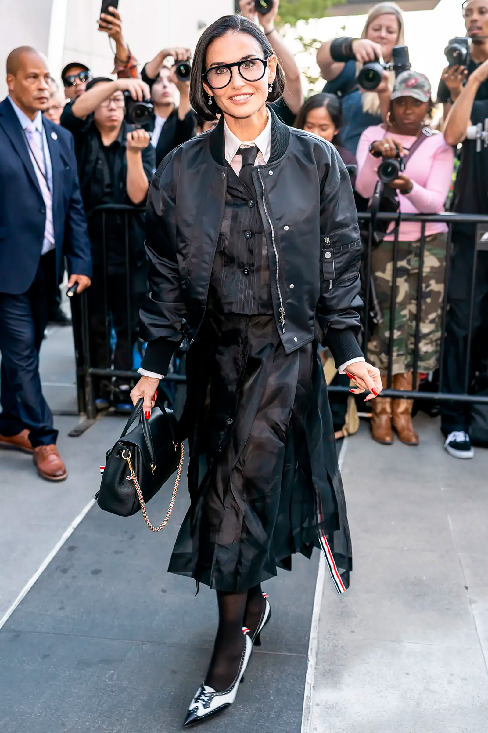Деми Мур на показе Thom Browne в Нью-Йорке, 15 сентября 2026 года