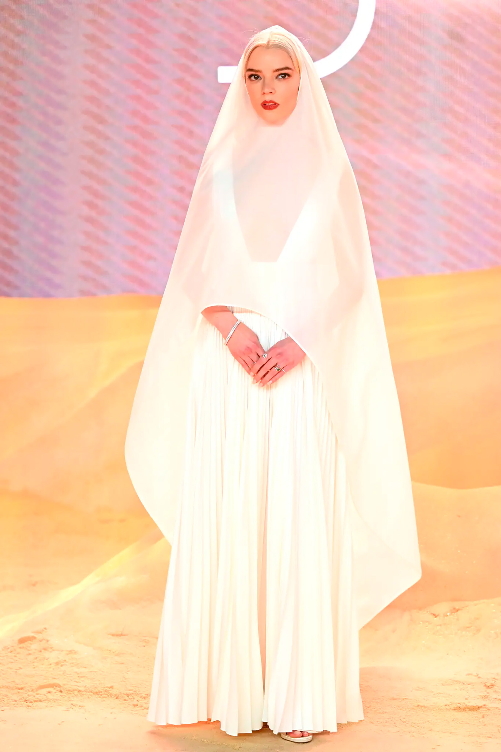 Аня Тейлор-Джой в&nbsp;платье Dior Haute Couture&nbsp;на премьере фильма &laquo;Дюна: часть вторая&raquo; в Лондоне, 2024