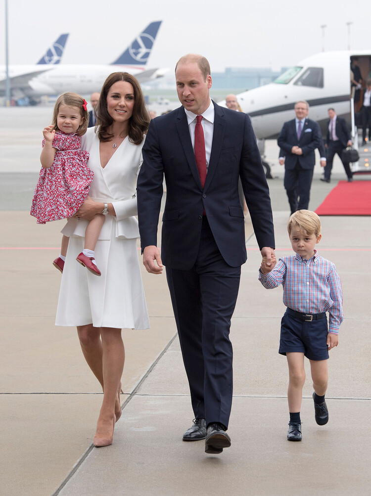 Принц Уильям и Кейт Миддлтон с детьми принцем Джорджем и принцессой Шарлоттой, 2017