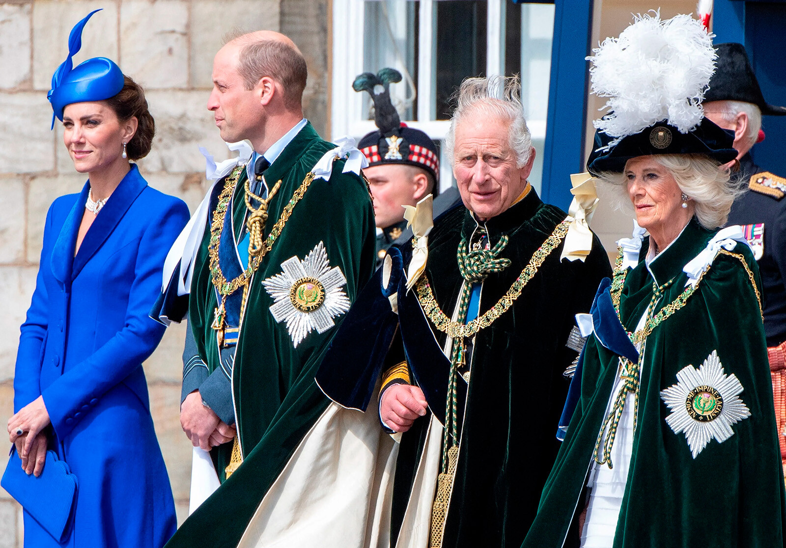Принц Уильям, король Карл III, королева Камилла и принц Эдвард снялись для нового парадного портрета