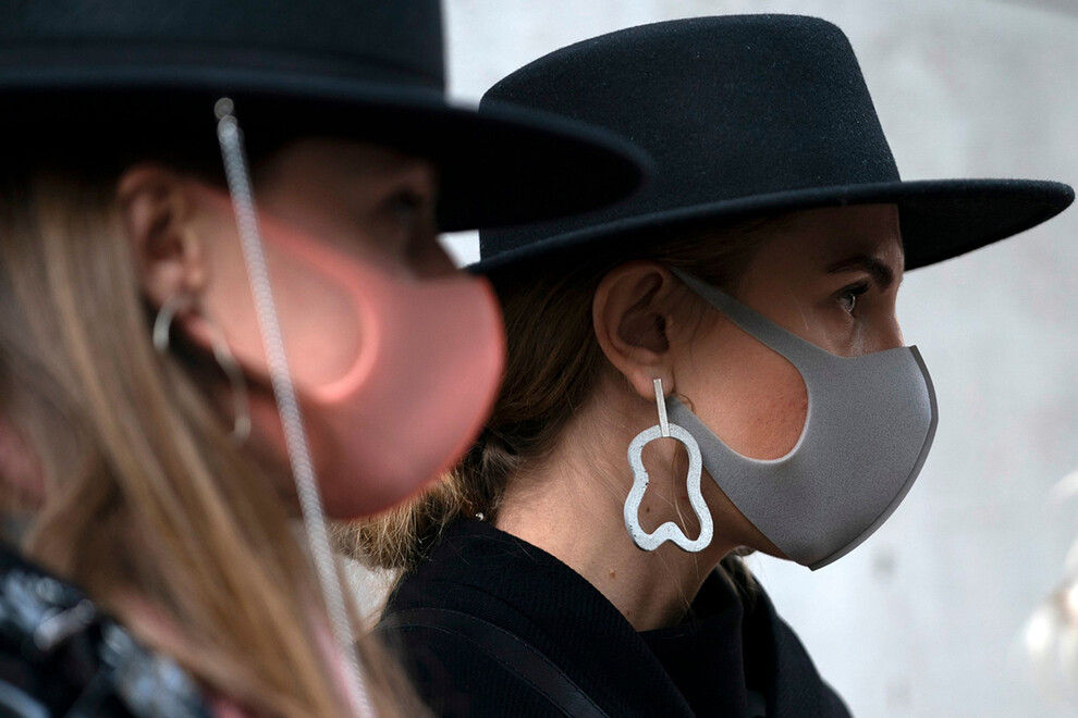 Британским брендам предлагают производить медицинские маски