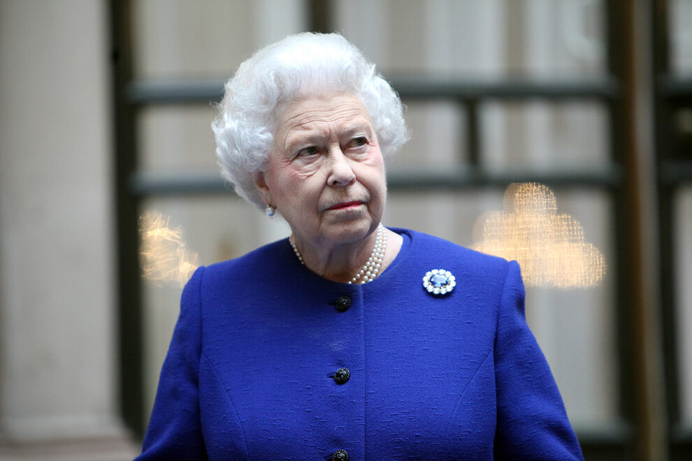 Елизавета II запретила Меган Маркл и принцу Гарри пользоваться королевским брендом 