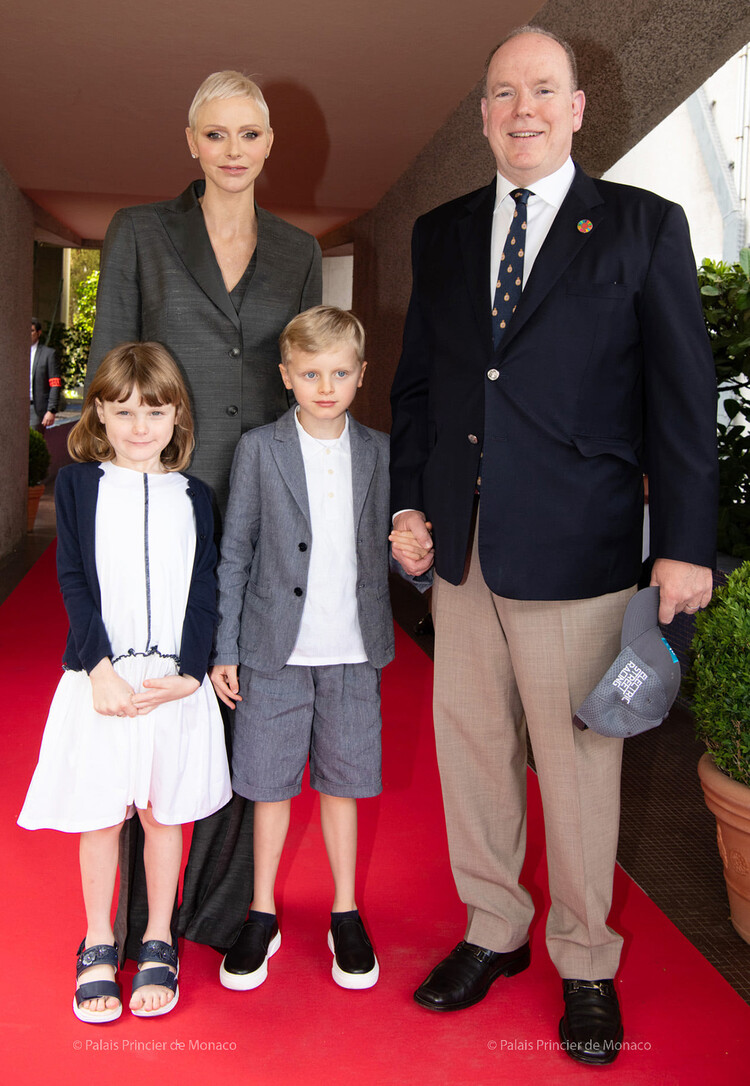  Принцесса Монако Шарлен впервые после болезни появилась на публике