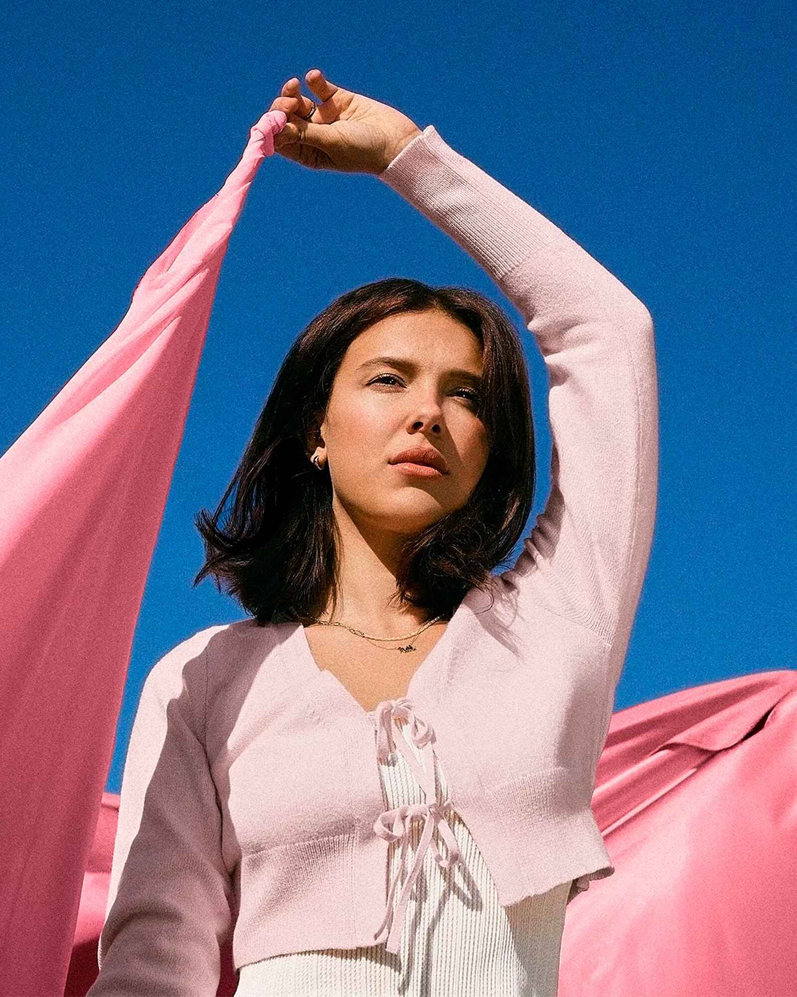 Милли Бобби Браун представила коллекцию своего нового бренда Mills