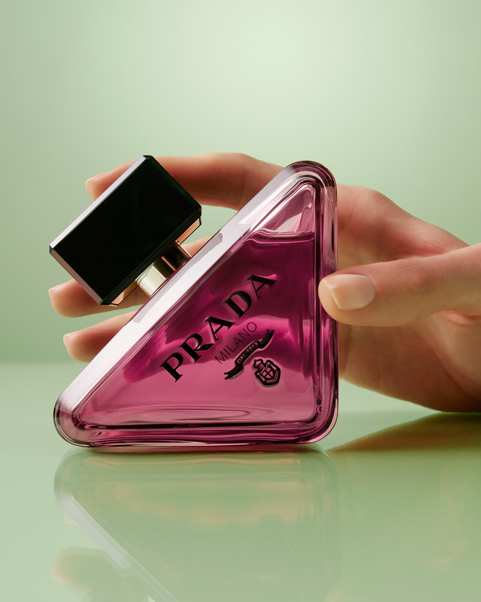 Prada Beauty выпустил новый аромат Paradoxe Sweet Chemistry с Зендаей