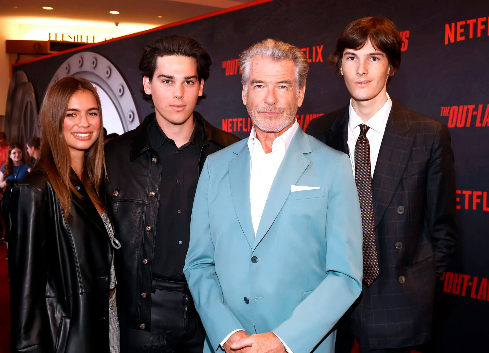 Pierce-Brosnan-with-sons-Parents-in-law-02-Mainstyle.jpg
