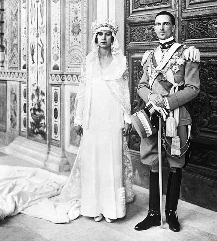 Король Умберто II со своей женой Марией Хосе в день свадьбы в 1930 году&nbsp;