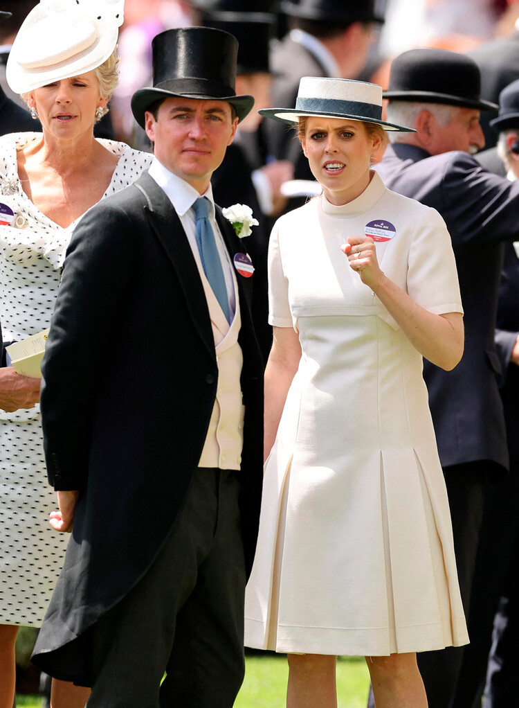 Эдоардо Мапелли-Моцци с принцессой Беатрис во второй день королевских скачек на ипподроме Аскот 15 июня 2022 года в Аскоте, Англия