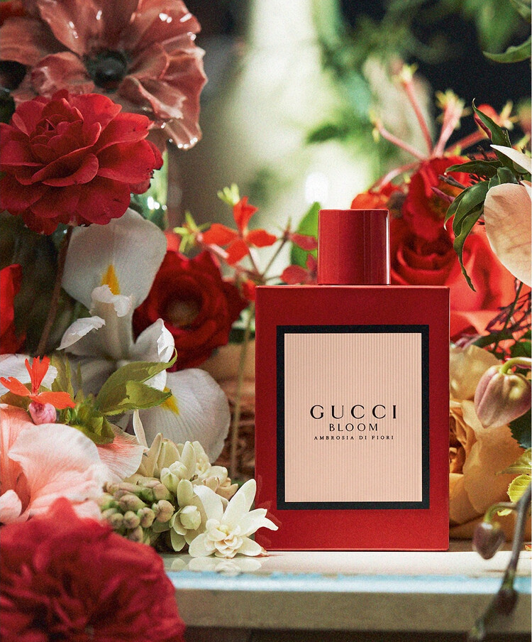 Новый аромат&nbsp;Gucci&nbsp;Bloom&nbsp;&laquo;покраснел&raquo; дамасской розой