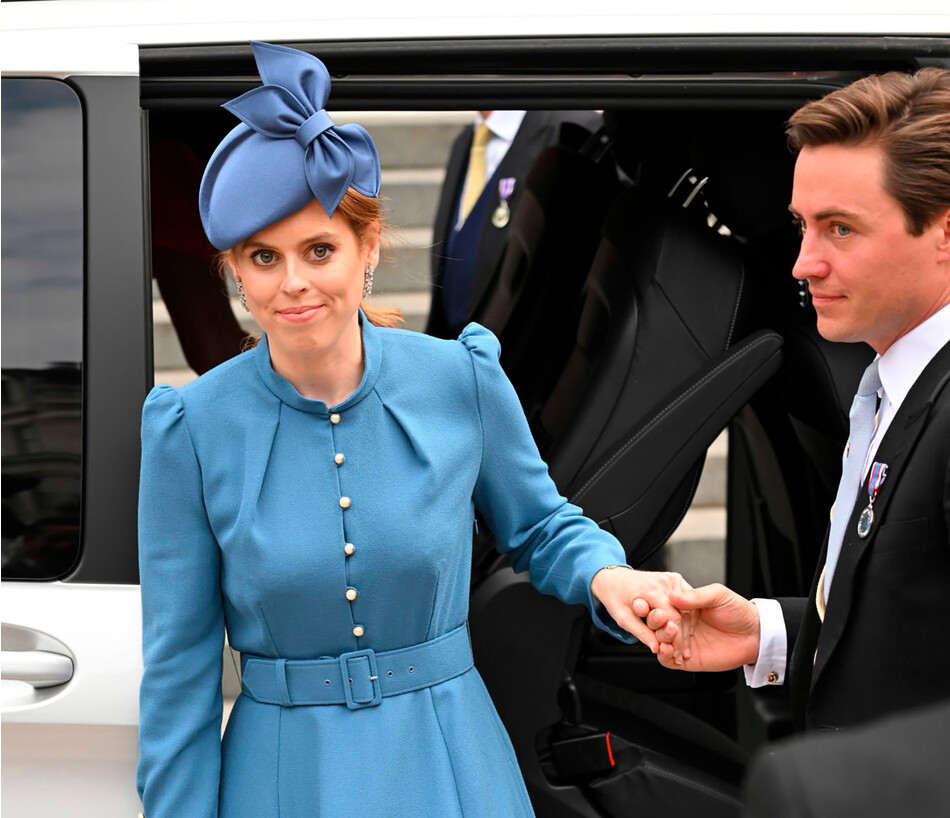 Принцесса Беатрис Йоркская с мужем Эдоардо Мапелли-Моцци посещает Национальную службу благодарения в соборе Святого Павла 3 июня 2022 года в Лондоне, Англия