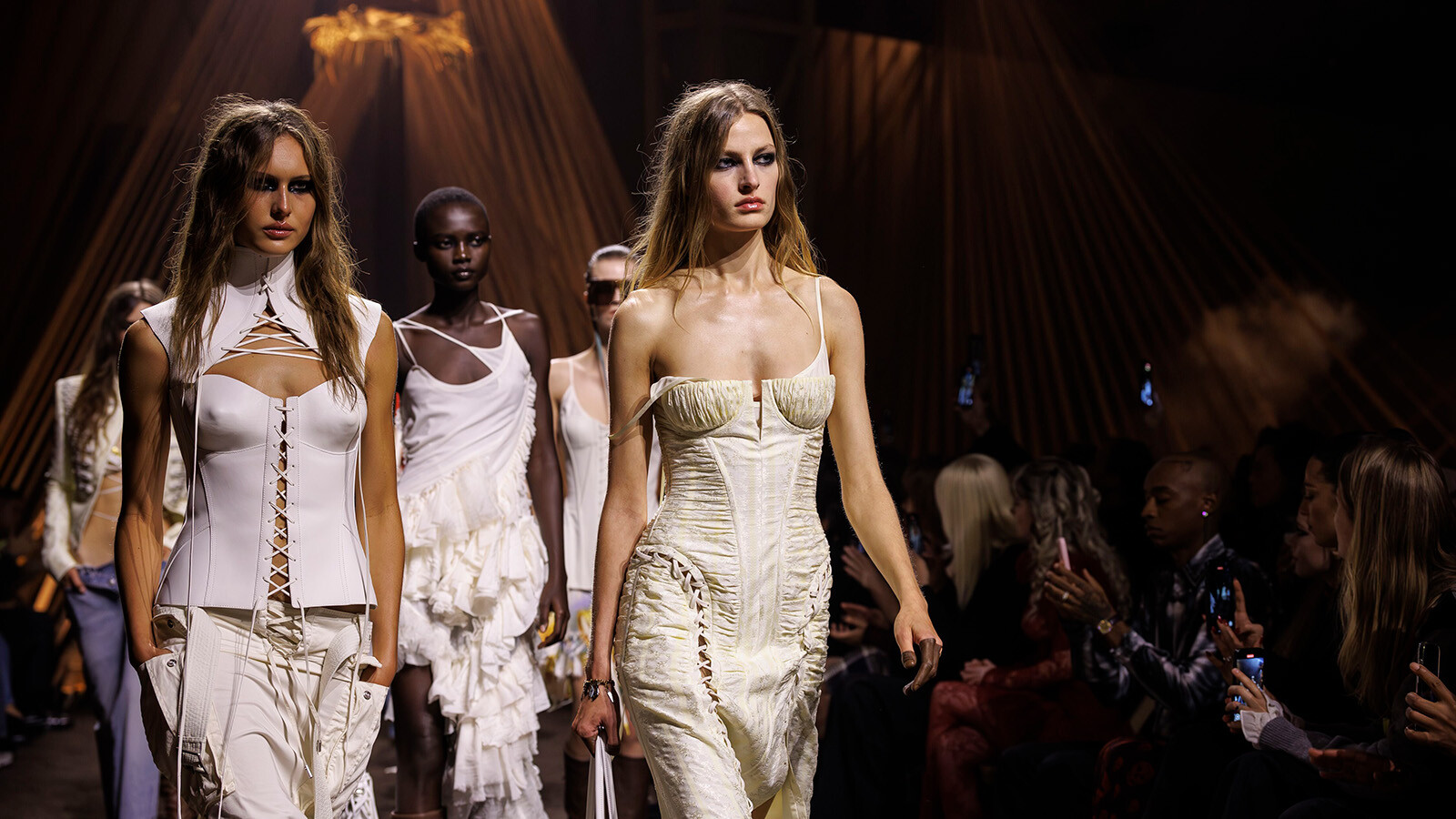 Alexander McQueen возвращается на Неделю моды в Лондоне