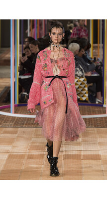 Alexander McQueen SPRING/SUMMER 2018 READY-TO-WEAR Alexander McQueen весна-лето 2018