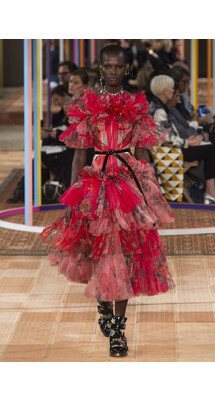 Alexander McQueen SPRING/SUMMER 2018 READY-TO-WEAR Alexander McQueen весна-лето 2018