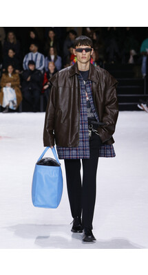 Balenciaga Fall 2018 Ready-to-Wear , Баленсиага осень зима 2018 , Fashion show , неделя моды в Париже , PFW , Mainstyles